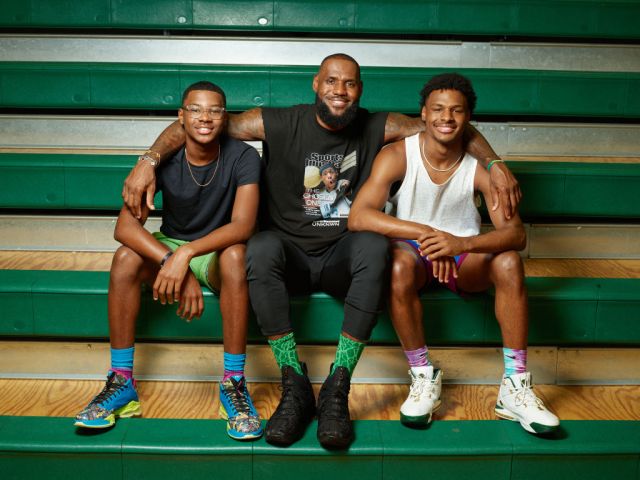 Los Angeles Lakers LeBron James, Bryce James, and Bronny James