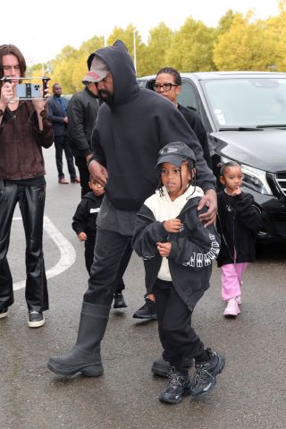 Balenciaga : Outside Arrivals - Paris Fashion Week - Womenswear Spring/Summer 2023